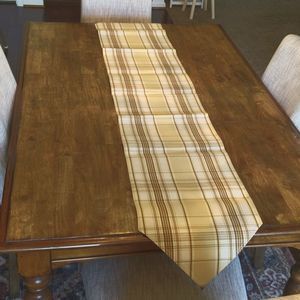 ✨ Beautiful plaid table runner in butter yellow and brown
